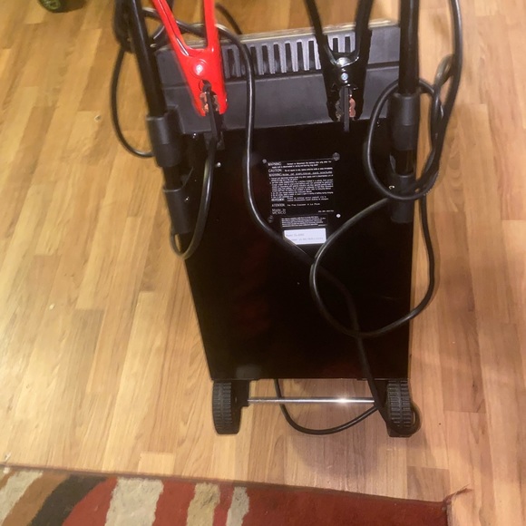 Duralast engine starter/ battery charger - Picture 4 of 5